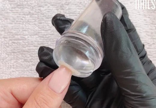Klassiske franske negle med negle stamp - Nailster Norway