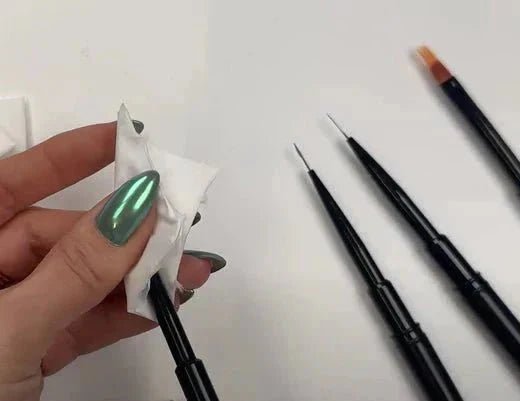 Rensing av pensler - Nailster Norway