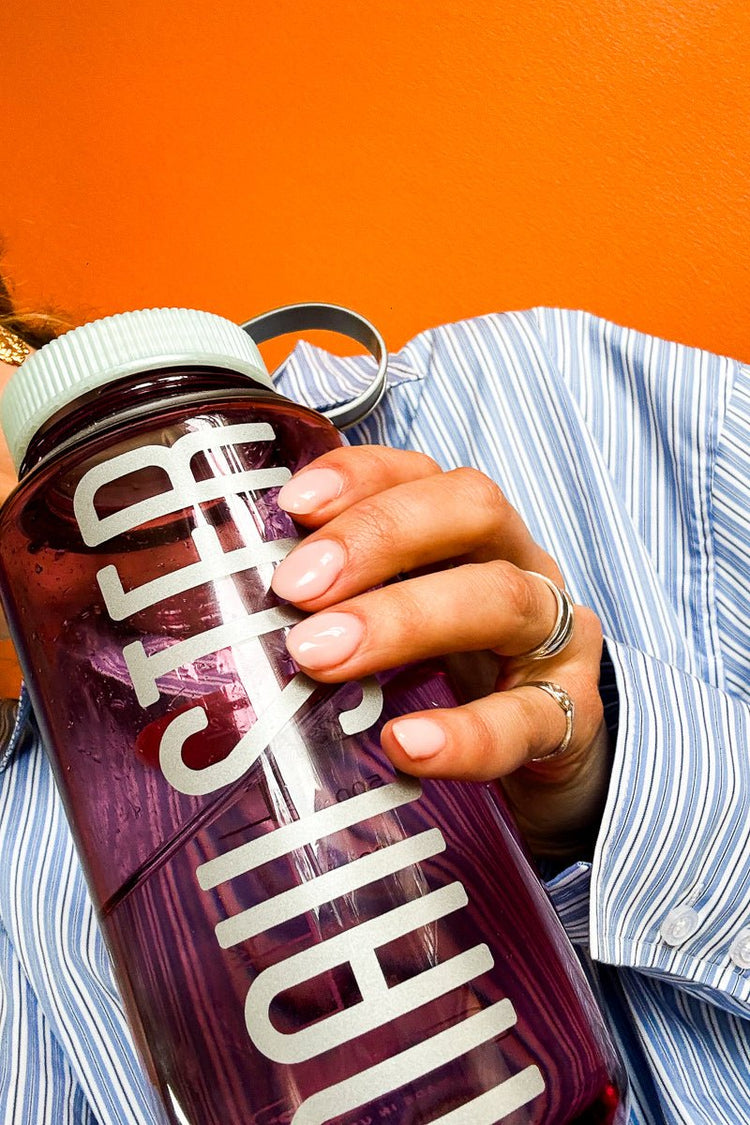Cherry Moon - 1.0L Water Bottle fra Nailster, bilde 2