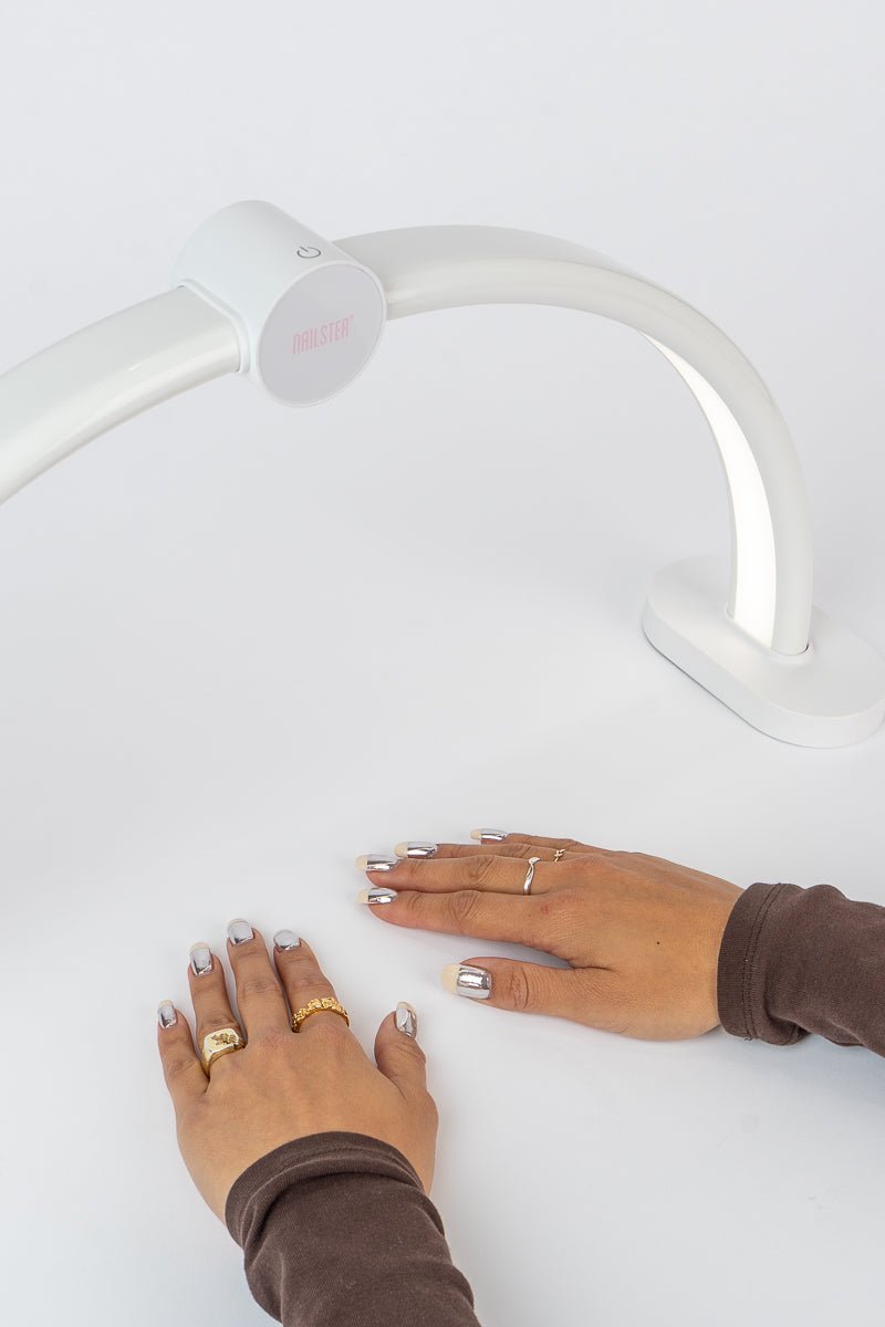 Curve LED Bordlampe