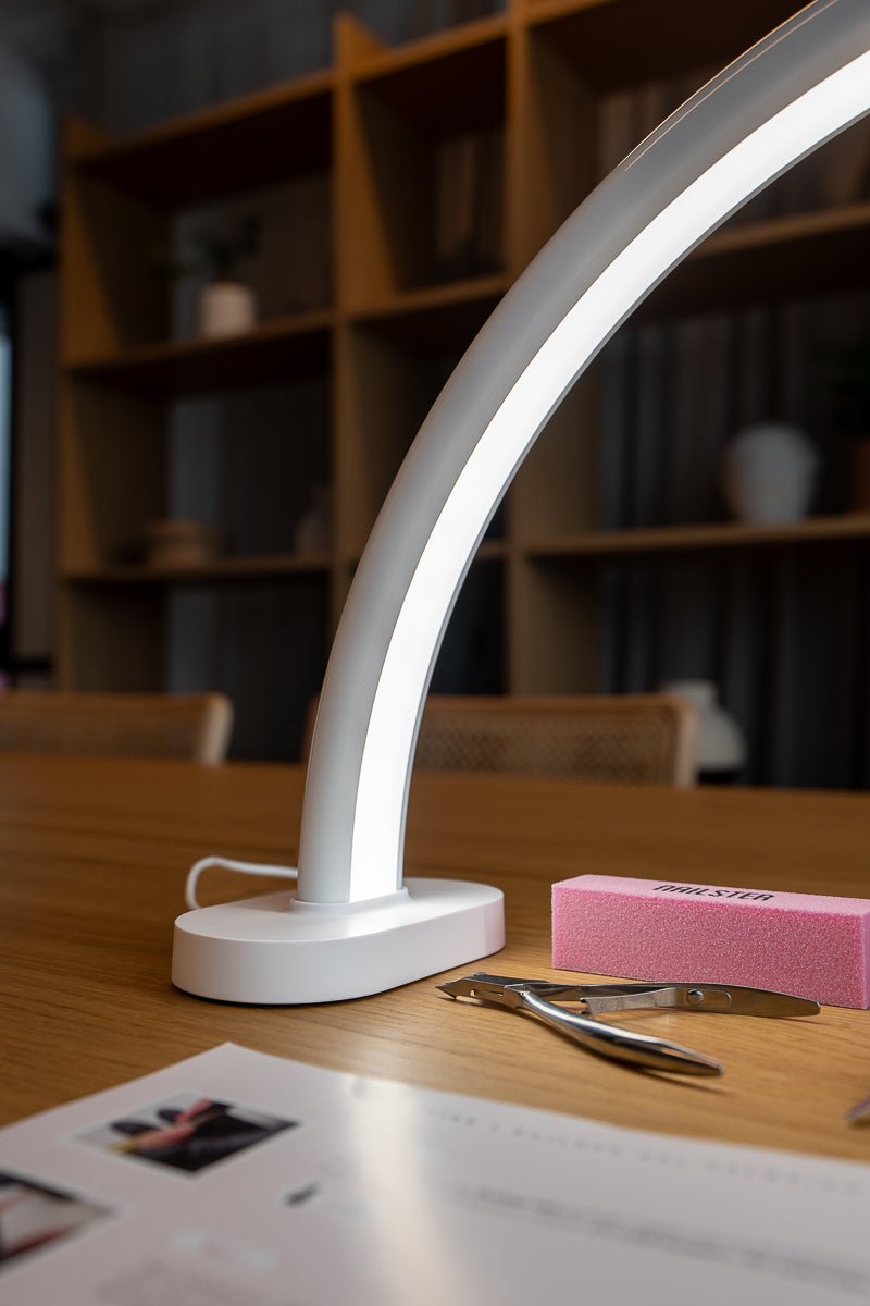 Curve LED Bordlampe