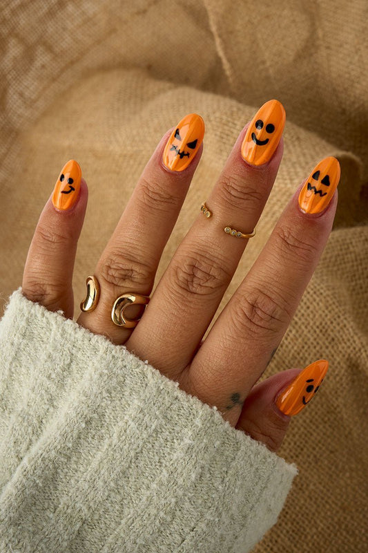 Pumpkin Grins Look | Nailster Norway