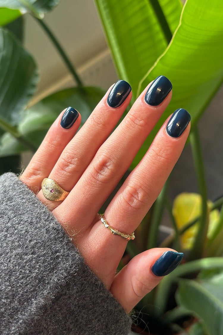 Sip of Noir · 513 – Gel Polish fra Nailster, bilde 3
